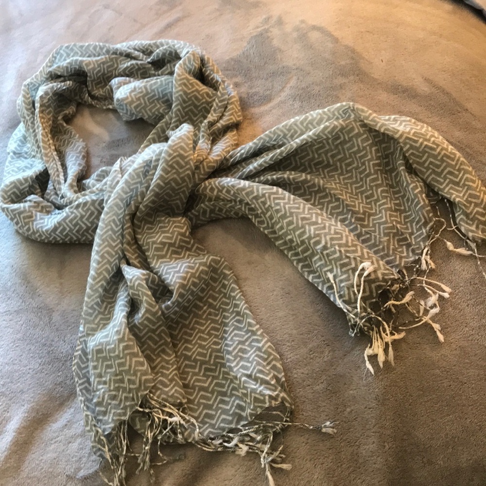 Gray & White printed scarf